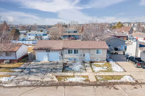 2325 17th Ave W, Williston, ND 58801