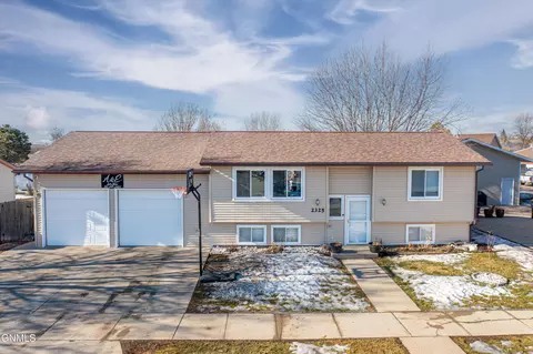 2325 17th Ave W, Williston, ND 58801 photo 5