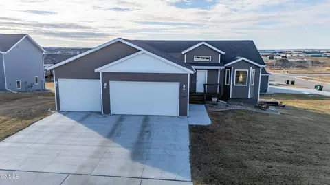 2882 Armstrong St, Lincoln, ND 58504