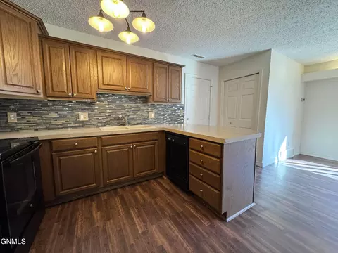 Kitchen - 1502 Cimarron Dr, Bismarck, ND 58503 photo 4 of 5