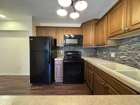 Kitchen - 1502 Cimarron Dr, Bismarck, ND 58503 photo 2 of 5