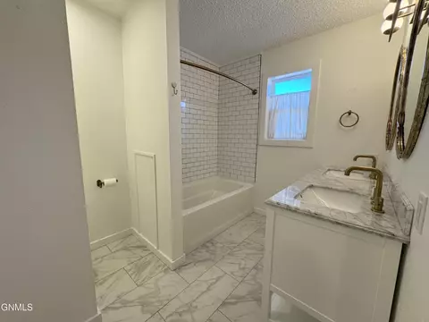 Bath - 1502 Cimarron Dr, Bismarck, ND 58503 photo 3 of 7