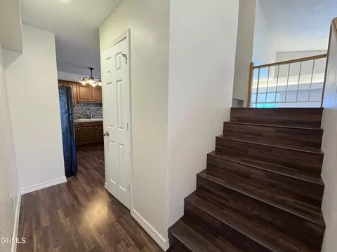 Entry Way - 1502 Cimarron Dr, Bismarck, ND 58503 photo 4 of 7