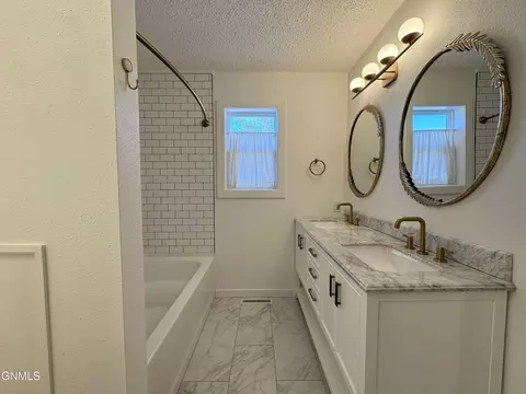 Bath - 1502 Cimarron Dr, Bismarck, ND 58503 photo 4 of 7