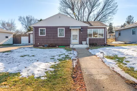 111 Seminole Ave, Bismarck, ND 58501