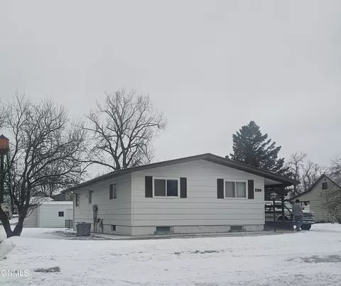 220 2nd Ave W, Gackle, ND 58442