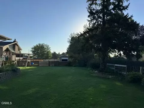 Exterior - 2509 Boulevard Ave, Bismarck, ND 58501 photo 10 of 11