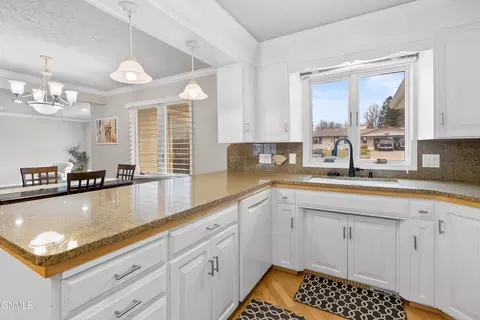 Kitchen - 2509 Boulevard Ave, Bismarck, ND 58501 photo 4 of 4