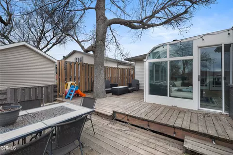 Exterior - 2509 Boulevard Ave, Bismarck, ND 58501 photo 9 of 11