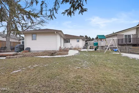 Exterior - 2509 Boulevard Ave, Bismarck, ND 58501 photo 6 of 11