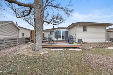 Exterior - 2509 Boulevard Ave, Bismarck, ND 58501 photo 8 of 11
