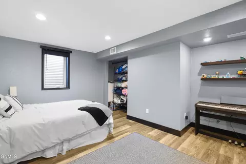 Bedroom - 2509 Boulevard Ave, Bismarck, ND 58501 photo 8 of 8