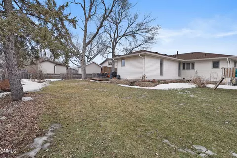 Exterior - 2509 Boulevard Ave, Bismarck, ND 58501 photo 7 of 11