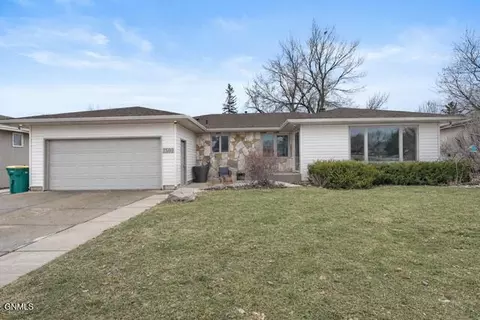 Exterior - 2509 Boulevard Ave, Bismarck, ND 58501 photo 2 of 11