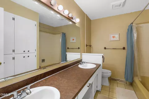 Bath - 2509 Boulevard Ave, Bismarck, ND 58501 photo 2 of 5
