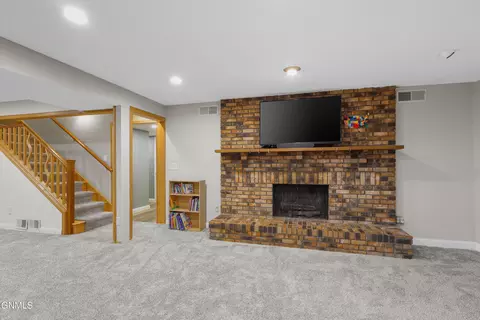 Living - 2509 Boulevard Ave, Bismarck, ND 58501 photo 5 of 5