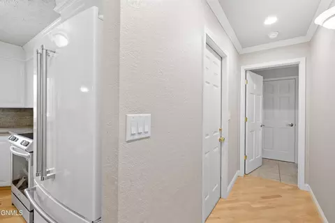 Entry Way - 2509 Boulevard Ave, Bismarck, ND 58501 photo 2 of 8