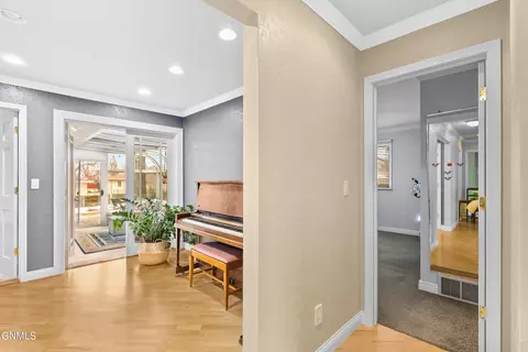 Entry Way - 2509 Boulevard Ave, Bismarck, ND 58501 photo 6 of 8