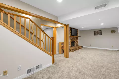 Living - 2509 Boulevard Ave, Bismarck, ND 58501 photo 4 of 5