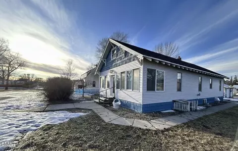 404 Mckinley Ave, Underwood, ND 58576