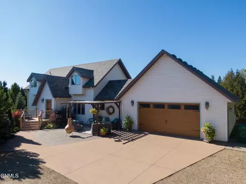 3150 Dublin Dr, Bismarck, ND 58503