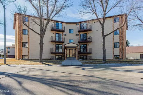 2710 Gateway Ave, Bismarck, ND 58503