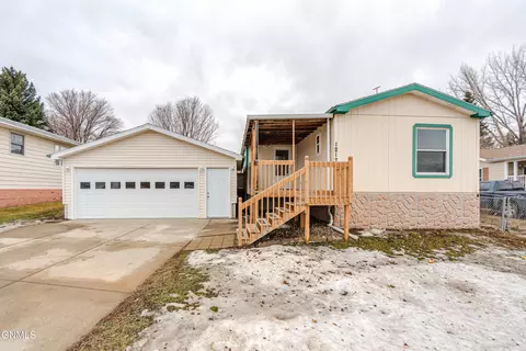 1217 9th Ave SE, Mandan, ND 58554