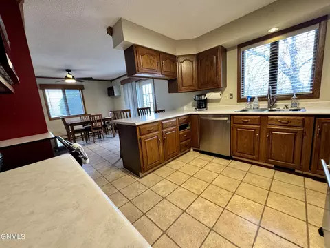 1805 14th Ave W, Williston, ND 58801 photo 16