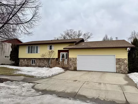 1805 14th Ave W, Williston, ND 58801 photo 3