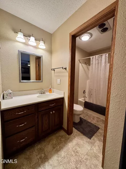 1805 14th Ave W, Williston, ND 58801 photo 32