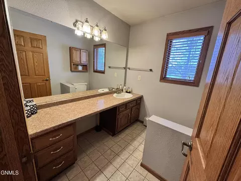 1805 14th Ave W, Williston, ND 58801 photo 21