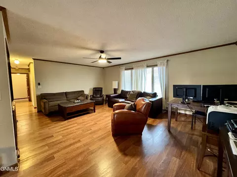 1805 14th Ave W, Williston, ND 58801 photo 10