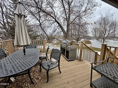1805 14th Ave W, Williston, ND 58801 photo 8