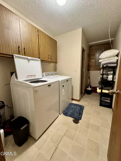 1805 14th Ave W, Williston, ND 58801 photo 33