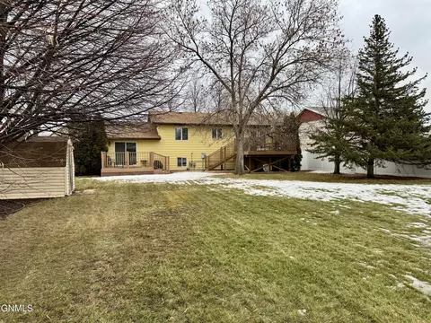 1805 14th Ave W, Williston, ND 58801 photo 5