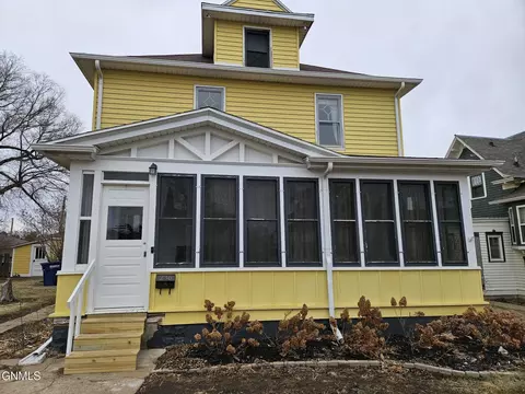 Exterior - 230 4th Ave W, Dickinson, ND 58601 photo 4 of 17