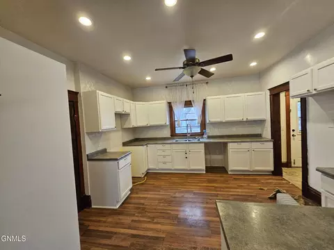 Kitchen - 230 4th Ave W, Dickinson, ND 58601 photo 2 of 5