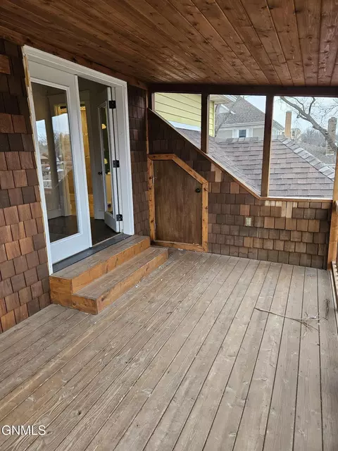 Exterior - 230 4th Ave W, Dickinson, ND 58601 photo 15 of 17