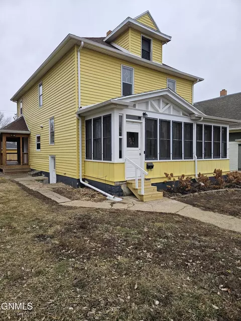 Exterior - 230 4th Ave W, Dickinson, ND 58601 photo 5 of 17