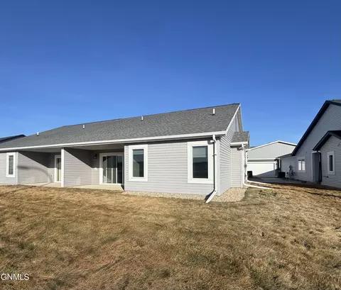 203 Kenner Loop, Bismarck, ND 58504 photo 13