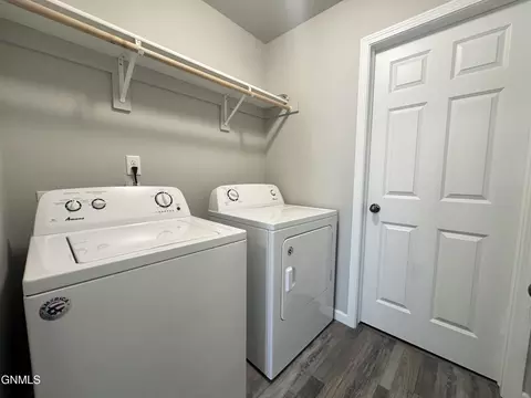 203 Kenner Loop, Bismarck, ND 58504 photo 9