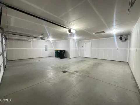 203 Kenner Loop, Bismarck, ND 58504 photo 10