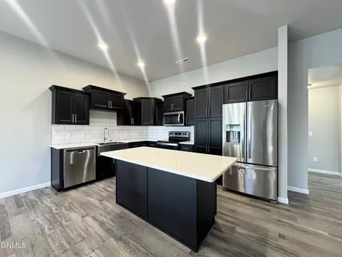 203 Kenner Loop, Bismarck, ND 58504 photo 25