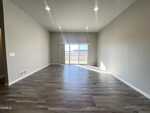 203 Kenner Loop, Bismarck, ND 58504 photo 26