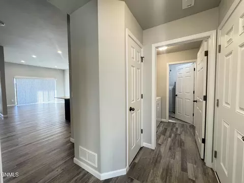 203 Kenner Loop, Bismarck, ND 58504 photo 38