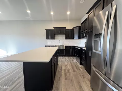 203 Kenner Loop, Bismarck, ND 58504 photo 19