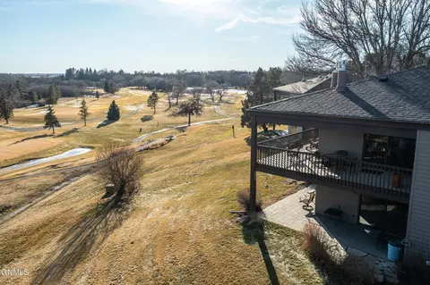 118 Fairway Ct, Bismarck, ND 58503