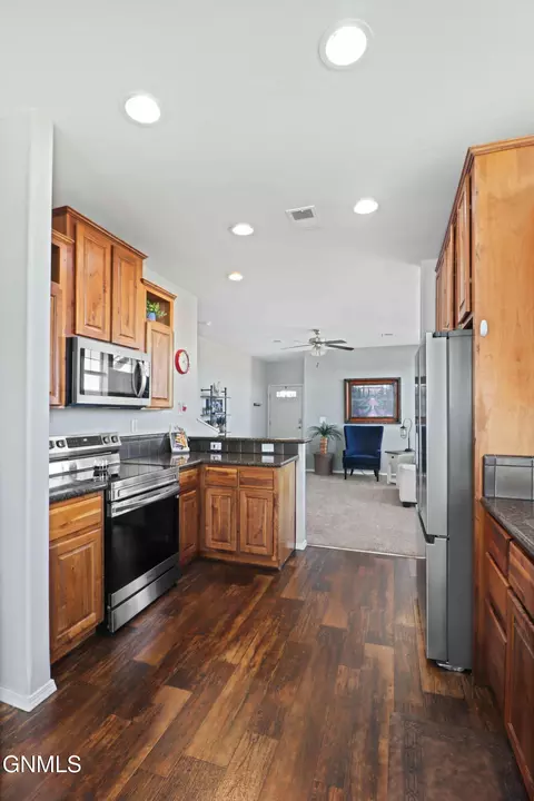810 40th St E, Williston, ND 58801 photo 12
