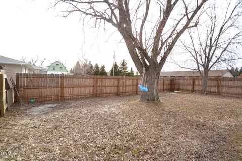 Exterior - 411 Grant St N, Carson, ND 58529 photo 5 of 6