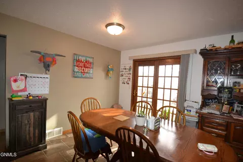 Dining - 411 Grant St N, Carson, ND 58529 photo 2 of 3